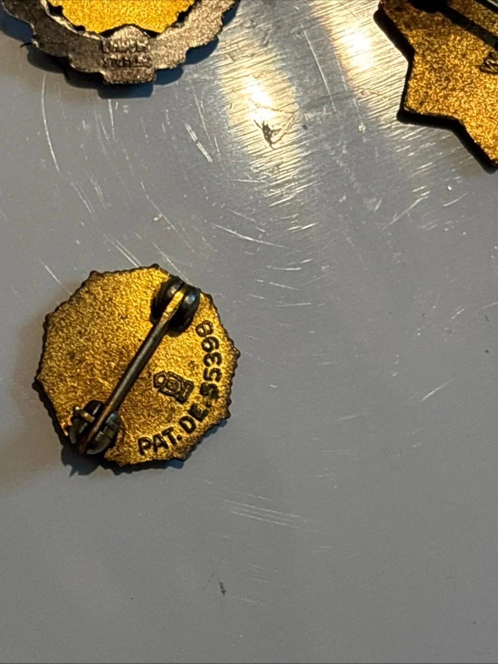 Unique VNG Auxiliary ladies V.F.W. Gold and Blue Starburst lapel pins lot of 5